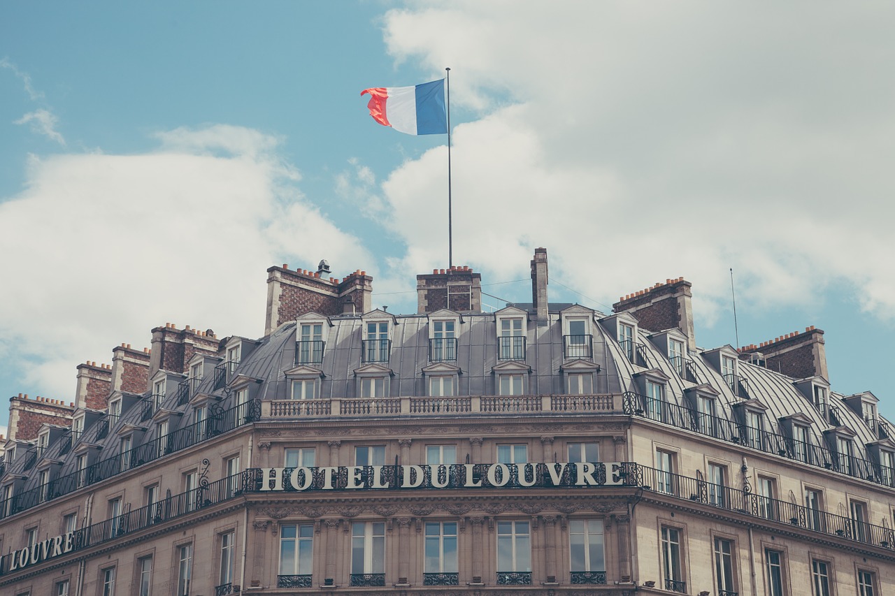 フランスの国旗の色 トリコロールの意味と由来 知ってる フランス観光メディア Framour