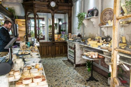 フランス旅行するなら食べておきたい、フランス人のおすすめチーズ！